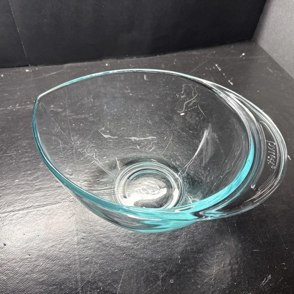 Rare Pyrex Vintage Teardrop Glass Large Mixing  Bowl 2.5Qt w/Pour Spout #2225